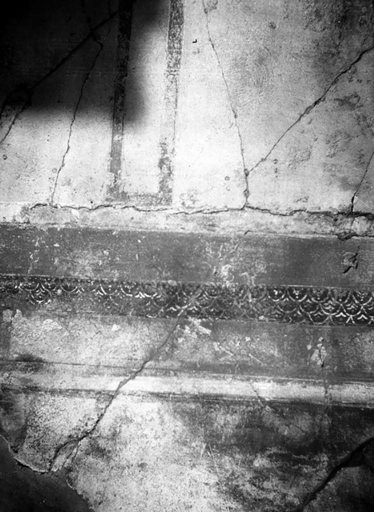 VI.9.6 Pompeii. W.897. Room 17, remains of wall decoration from north wall of pseudo-peristyle.
Photo by Tatiana Warscher. Photo © Deutsches Archäologisches Institut, Abteilung Rom, Arkiv.