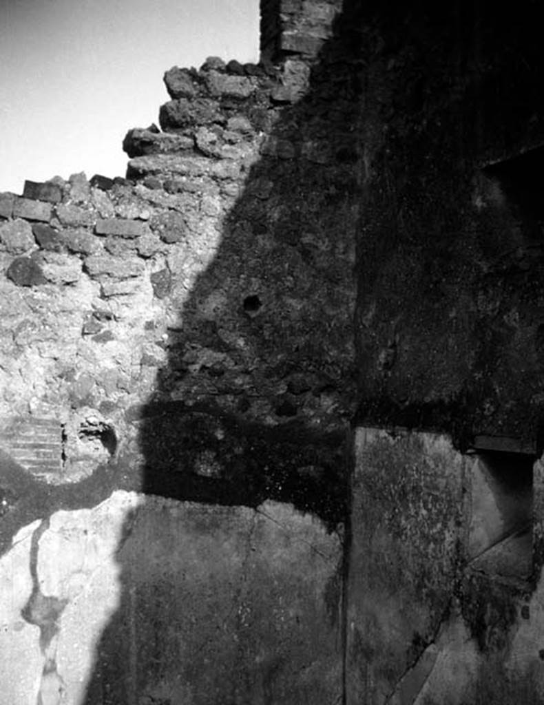 231840 Bestand-D-DAI-ROM-W.0938.jpg
VI.9.6 Pompeii. W.938. Room 19, south-east corner.
Photo by Tatiana Warscher. With kind permission of DAI Rome, whose copyright it remains. 
See http://arachne.uni-koeln.de/item/marbilderbestand/231840