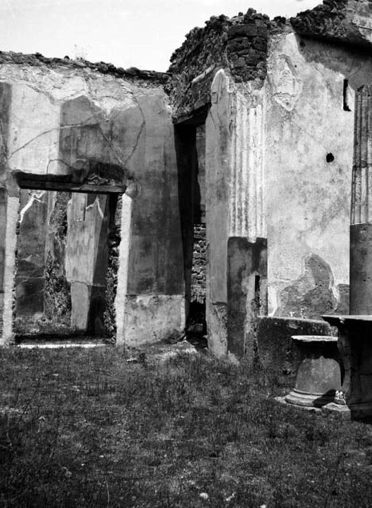 231986 Bestand-D-DAI-ROM-W.895.jpg
VI.9.6 Pompeii. W.895. 
Room 17, looking north towards north-west corner of pseudo-peristyle, with doorway to room 20, on left, and doorway leading to kitchen area, centre right. 
Photo by Tatiana Warscher. With kind permission of DAI Rome, whose copyright it remains. 
See http://arachne.uni-koeln.de/item/marbilderbestand/231986