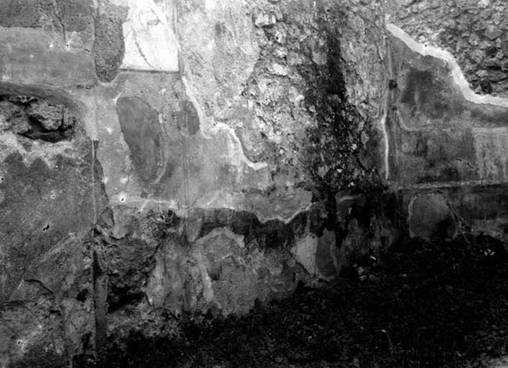 230738 Bestand-D-DAI-ROM-W.0928.jpg
VI.9.6 Pompeii. W.928. Room 20, south wall and south-west corner with remains of painted wall decorations.
Photo by Tatiana Warscher. With kind permission of DAI Rome, whose copyright it remains. 
See http://arachne.uni-koeln.de/item/marbilderbestand/230738
