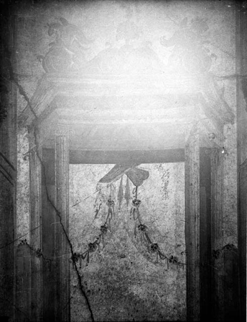 231671 Bestand-D-DAI-ROM-W.259.jpg
VI.9.6 Pompeii. W.259. Wall decoration from north wall of peristyle 6, on west side of doorway.
Photo by Tatiana Warscher. With kind permission of DAI Rome, whose copyright it remains. 
See http://arachne.uni-koeln.de/item/marbilderbestand/231671