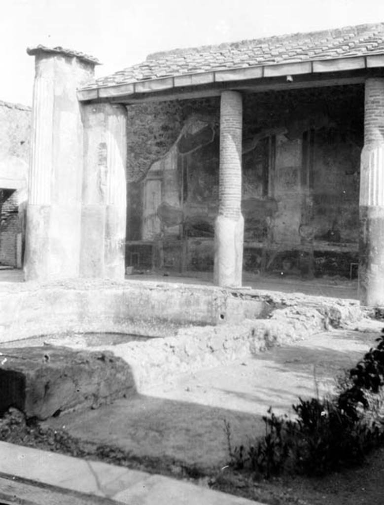 231350 Bestand-D-DAI-ROM-W.0997.jpg
VI.9.6 Pompeii. W.997. Room 6, looking across pool towards east end of south wall with remains of wall paintings.
Photo by Tatiana Warscher. With kind permission of DAI Rome, whose copyright it remains. 
See http://arachne.uni-koeln.de/item/marbilderbestand/231350