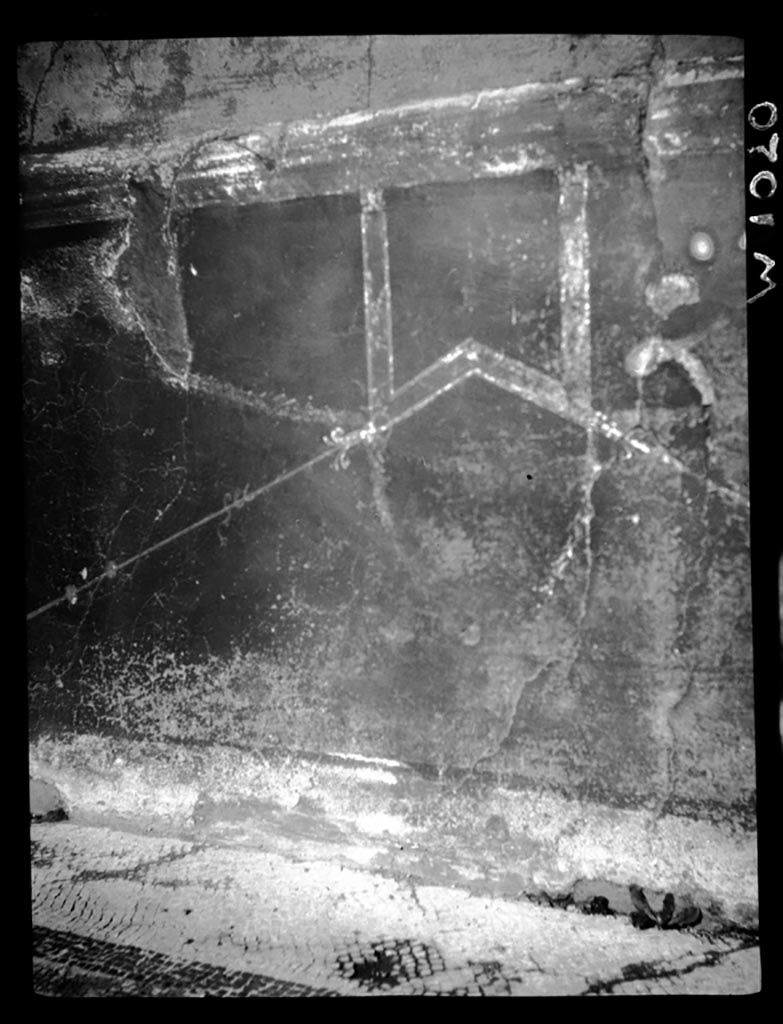 VI.9.6 Pompeii. W.1020. Room 6, wall decoration from dado at east end of north portico of peristyle. 
Photo by Tatiana Warscher. Photo © Deutsches Archäologisches Institut, Abteilung Rom, Arkiv.
