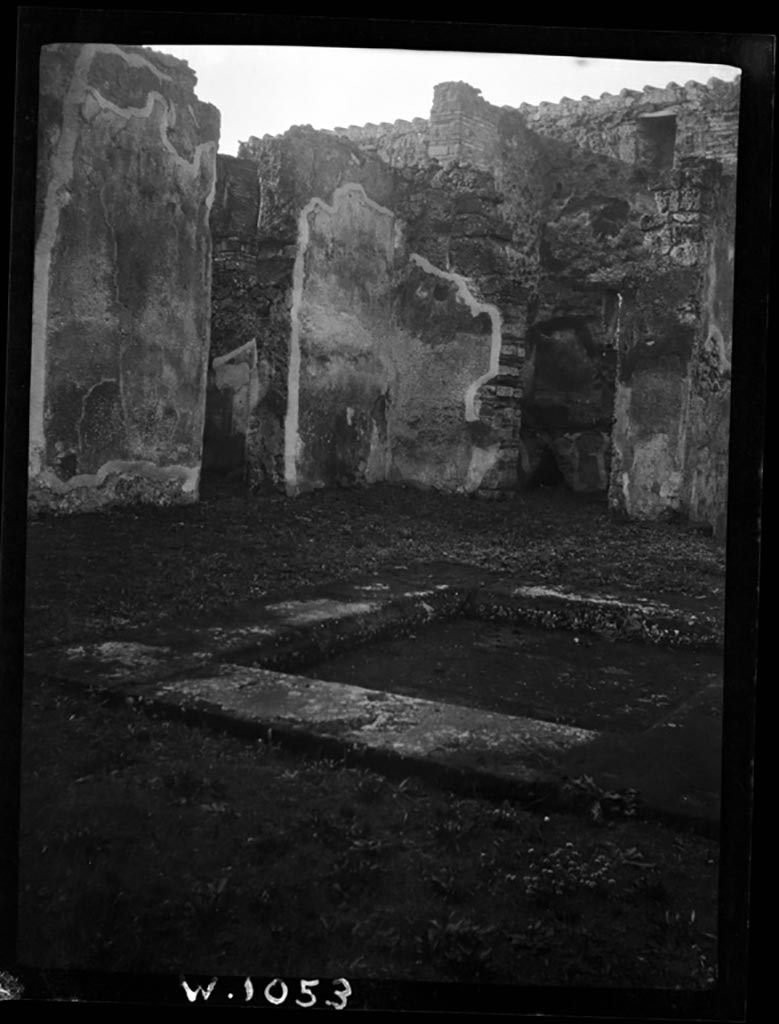 VI.9.7 Pompeii. W1053  
South-west corner of atrium 2, with doorway to room 6 (on left) and room 4, kitchen (on right).
Photo by Tatiana Warscher. Photo © Deutsches Archäologisches Institut, Abteilung Rom, Arkiv.