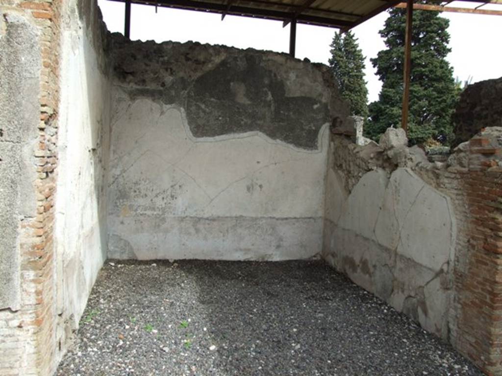 VI.9.7 Pompeii.  March 2009. Room 10.  Tablinum on east side of atrium.