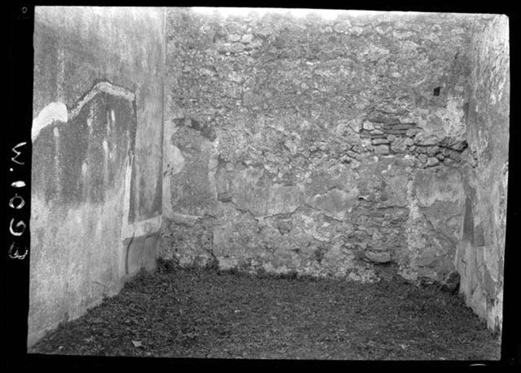 230427 Bestand-D-DAI-ROM-W.1093.jpg
VI.9.7 Pompeii. W1093. Looking west into room 12, the triclinium.
Photo by Tatiana Warscher. With kind permission of DAI Rome, whose copyright it remains. 
See http://arachne.uni-koeln.de/item/marbilderbestand/230427