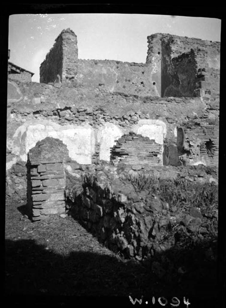 230428 Bestand-D-DAI-ROM-W.1094.jpg
VI.9.7 Pompeii. W1094. Pseudo-peristyle 13, looking north along west portico of garden.
In the background, the painted north walls of rooms 16 and 17 can be seen.
The upper level room above room 24 can be seen.
Photo by Tatiana Warscher. With kind permission of DAI Rome, whose copyright it remains. 
See http://arachne.uni-koeln.de/item/marbilderbestand/230428