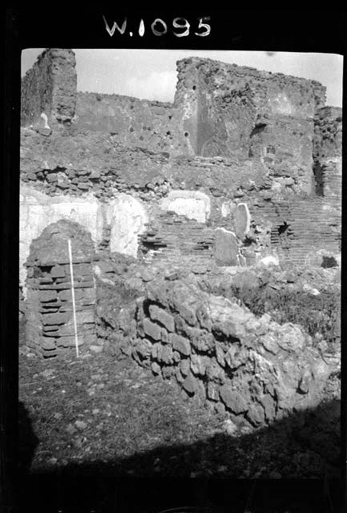 230586 Bestand-D-DAI-ROM-W.1095.jpg
VI.9.7 Pompeii. W1095. Looking north-east towards north portico of pseudo-peristyle 13.
In the background, the painted north walls of rooms 16 and 17 can be seen.
The upper level rooms above rooms 24 and 25 can also be seen.
Photo by Tatiana Warscher. With kind permission of DAI Rome, whose copyright it remains. 
See http://arachne.uni-koeln.de/item/marbilderbestand/230586