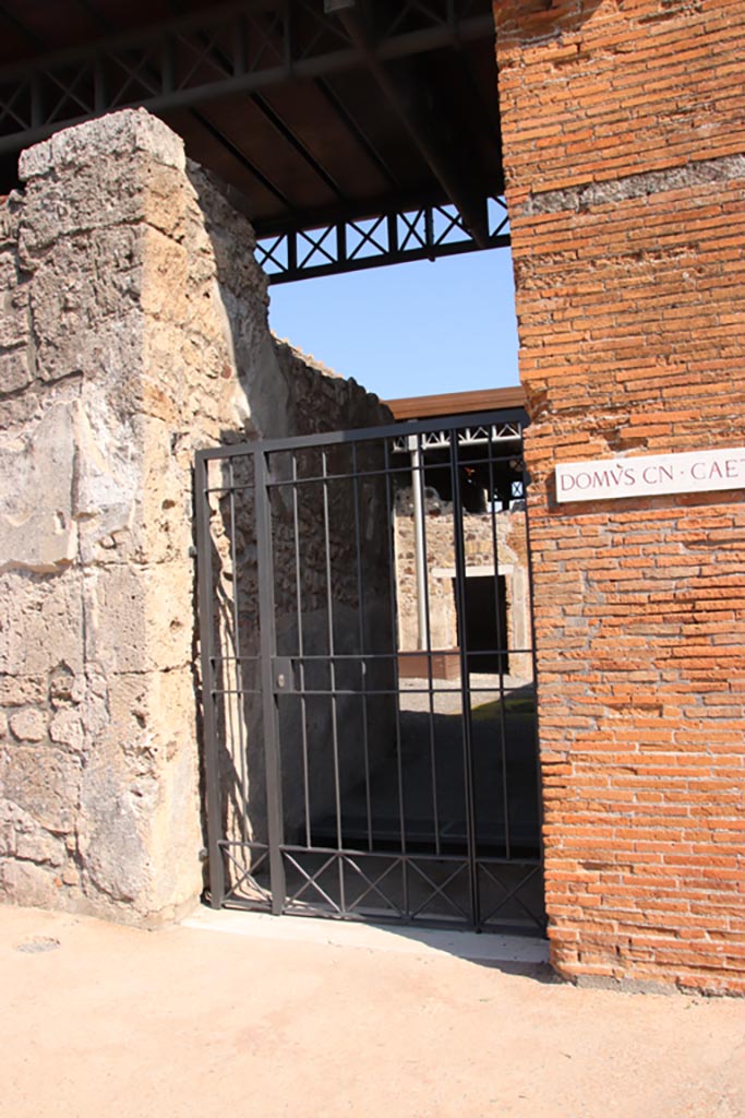 VI.9.7 Pompeii. October 2022. Entrance doorway, looking east. Photo courtesy of Klaus Heese.