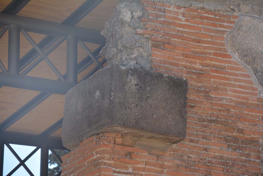 VI.9.7 Pompeii. July 2017. Detail from upper doorway on south side.
Foto Annette Haug, ERC Grant 681269 DÉCOR.