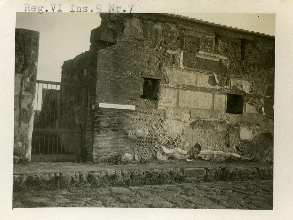 VI.9.7 Pompeii. Pre-1937-39. Entrance doorway and exterior wall on Via Mercurio.
Photo courtesy of American Academy in Rome, Photographic Archive. Warsher collection no. 1528.