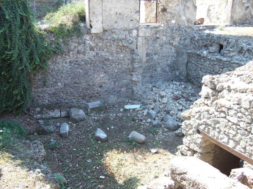 VI.9.10 and VI.9.11 Pompeii. March 2009. Looking north-west across site of garden 30 and portico, above. On the lower floor would have been the cellars, kitchen and servants area.
