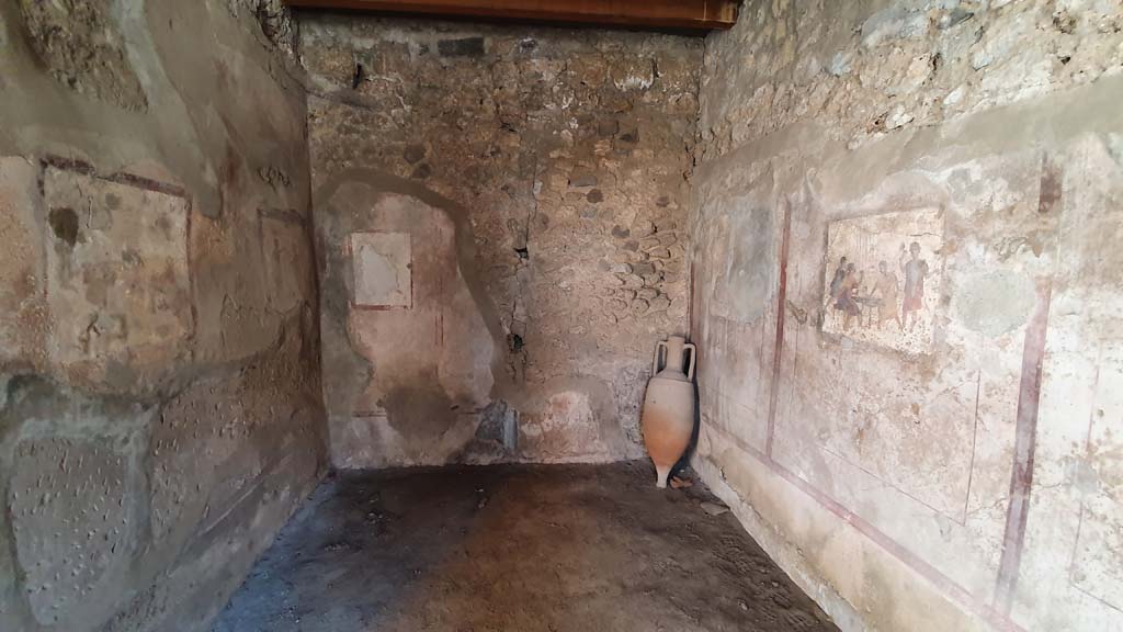 VI.10.1 Pompeii. July 2021. Looking towards east wall of rear room.
Foto Annette Haug, ERC Grant 681269 DÉCOR.