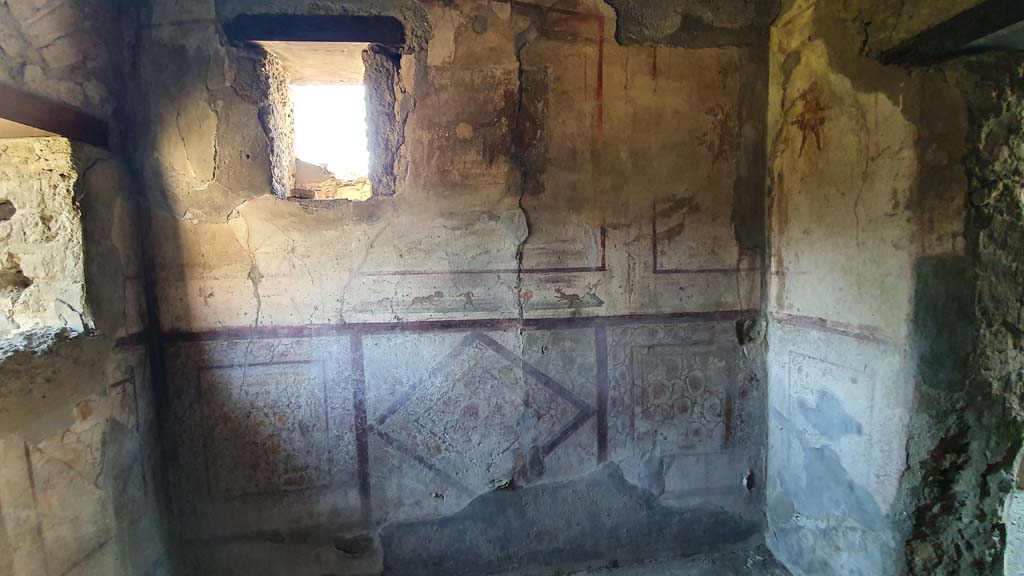 VI.10.1 Pompeii. July 2021. South wall of rear room.
Foto Annette Haug, ERC Grant 681269 DÉCOR.