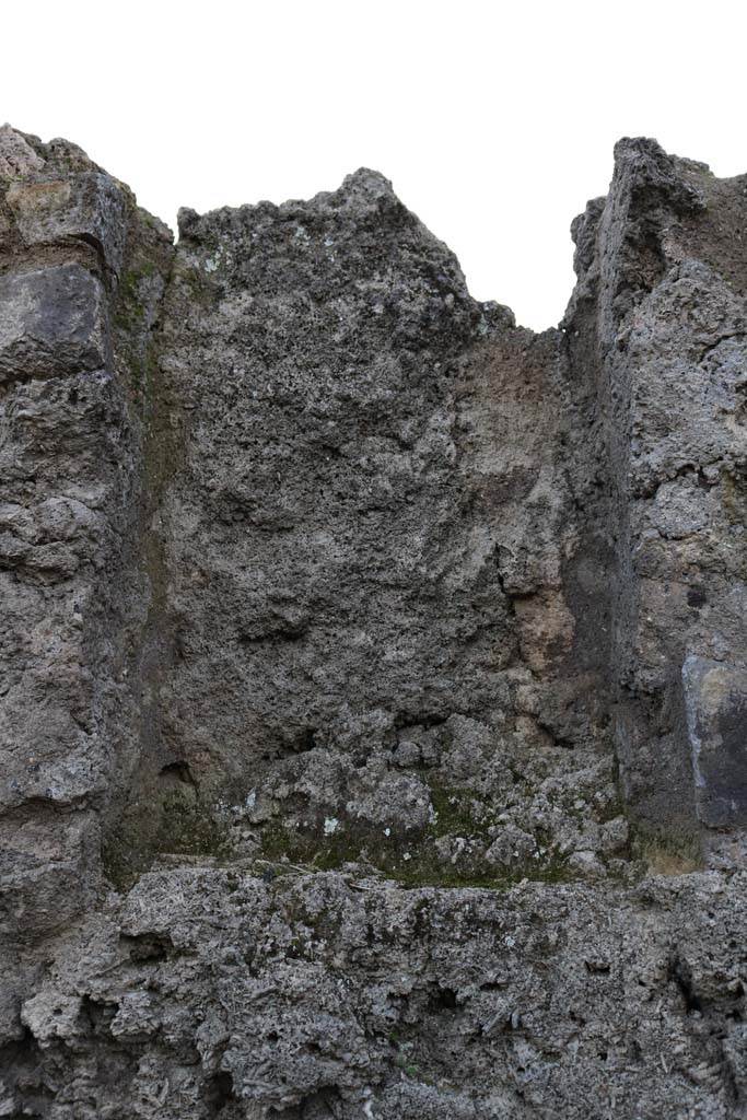 VI.10.2 Pompeii. December 2018. 
West wall of first room on left of peristyle, recess ? Photo courtesy of Aude Durand.