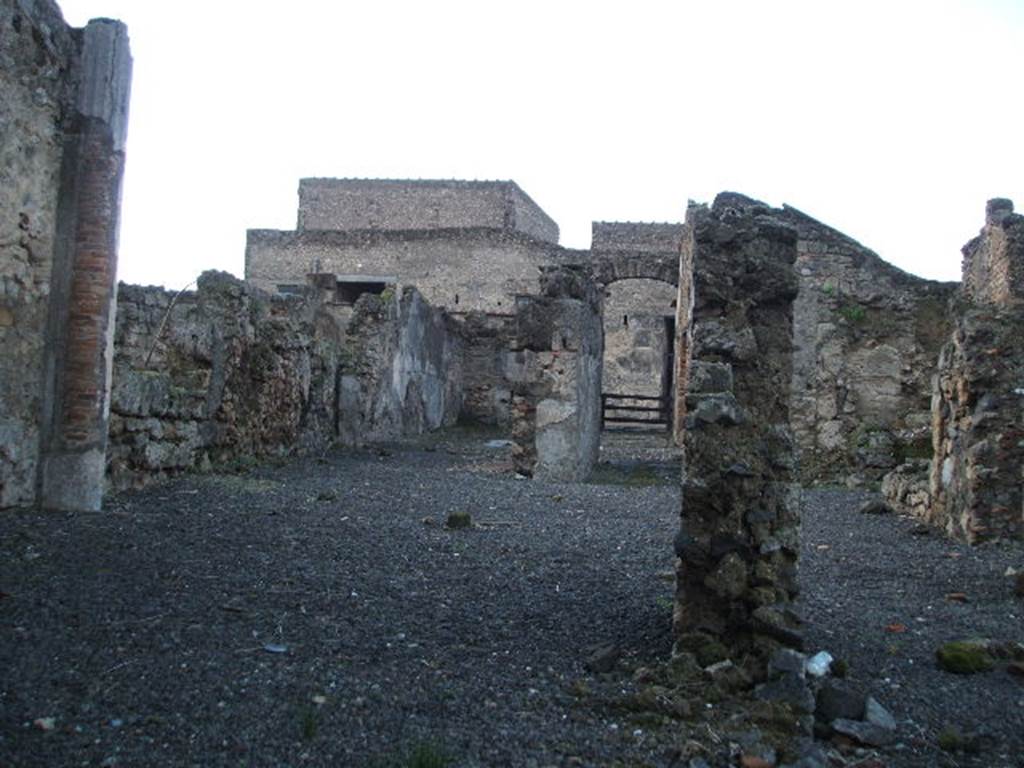 VI.10.2 Pompeii. December 2004. Looking west across garden area towards tablinum and entrance doorway, taken from the triclinium at the rear.