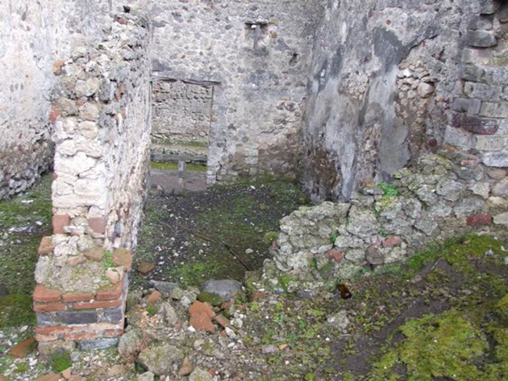 VI.10.4 Pompeii. March 2009. Triclinium at rear of house, with rear entrance at VI.10.18, taken from garden area. Looking east. The corridor is on the left of the photo, next to it was a window in the west wall of the triclinium.
This would have been the window Jashemski said looked out onto the garden area.