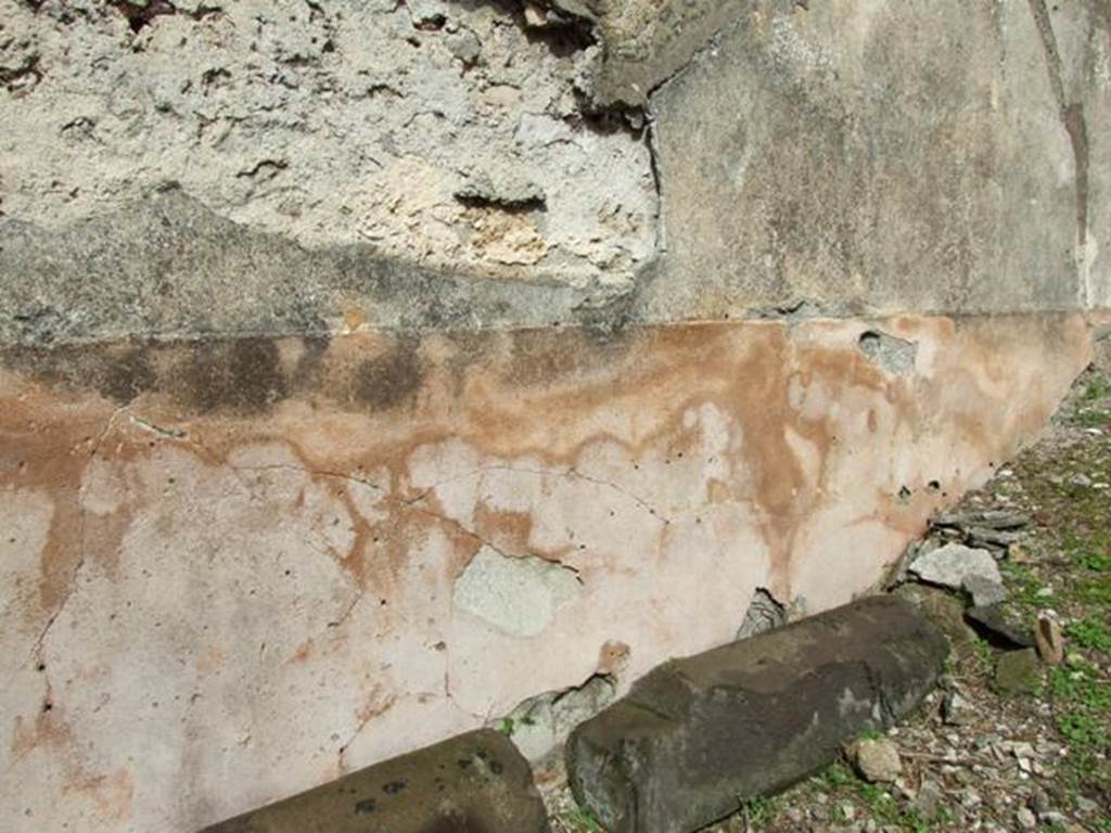 VI.10.6 Pompeii. March 2009. Room 15, north wall of rear garden area, and fallen column.