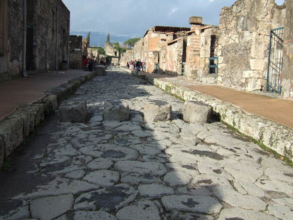 VI.8 Pompeii. December 2005.  Viaa di Mercurio, looking north.      VI.10.6.