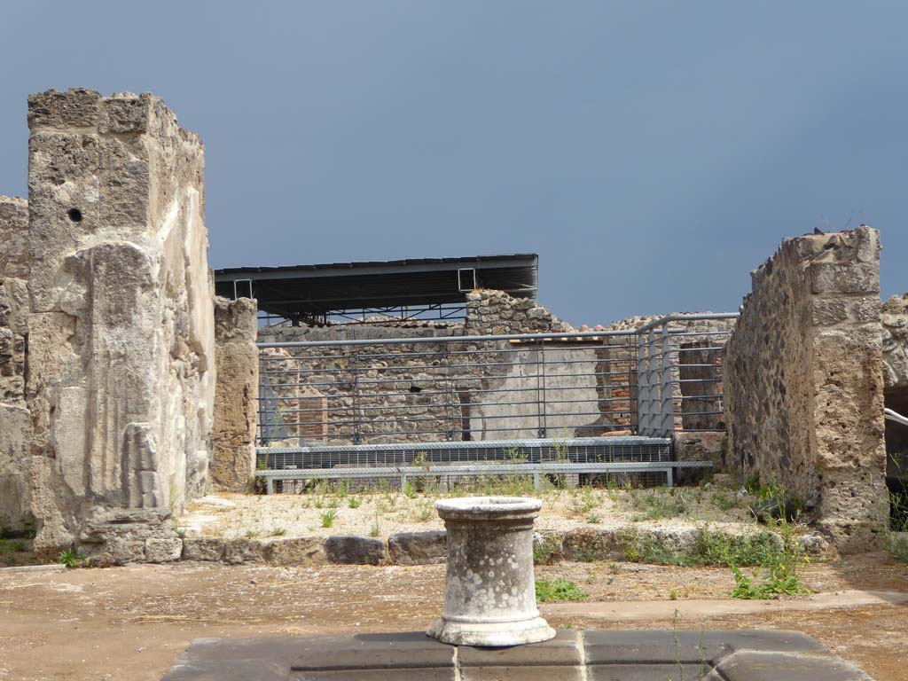 VI.10.7 Pompeii. September 2017. Looking east towards tablinum.
Foto Annette Haug, ERC Grant 681269 DÉCOR.