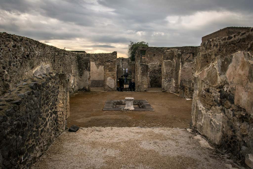VI.10.7 Pompeii. January 2019. 
Room 8, tablinum, looking west towards atrium and entrance doorway. Photo courtesy of Johannes Eber.