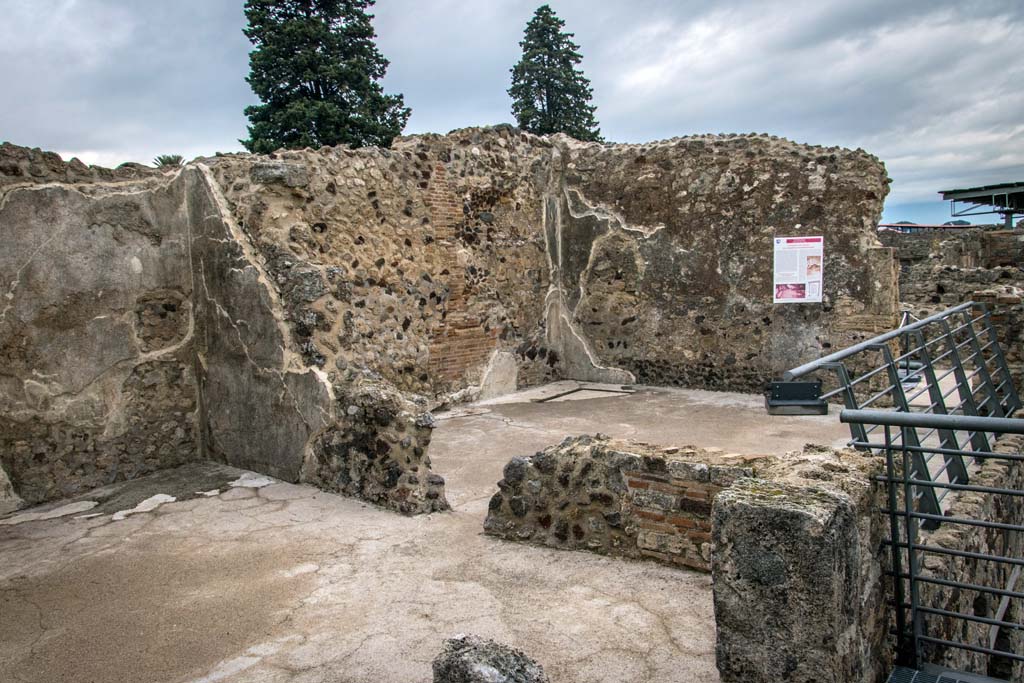 VI.10.7 Pompeii. January 2019. 
Room 9, on left, 10, in centre,  and 11, doorway on the right, rooms on north side of house at upper level.
Photo courtesy of Johannes Eber.