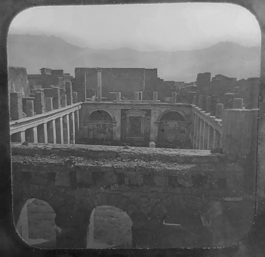 VI.10.7 Pompeii. c.1900. 
C. and G. Lantern slide published by A. Laverne. Looking south across upper floor towards garden area below.