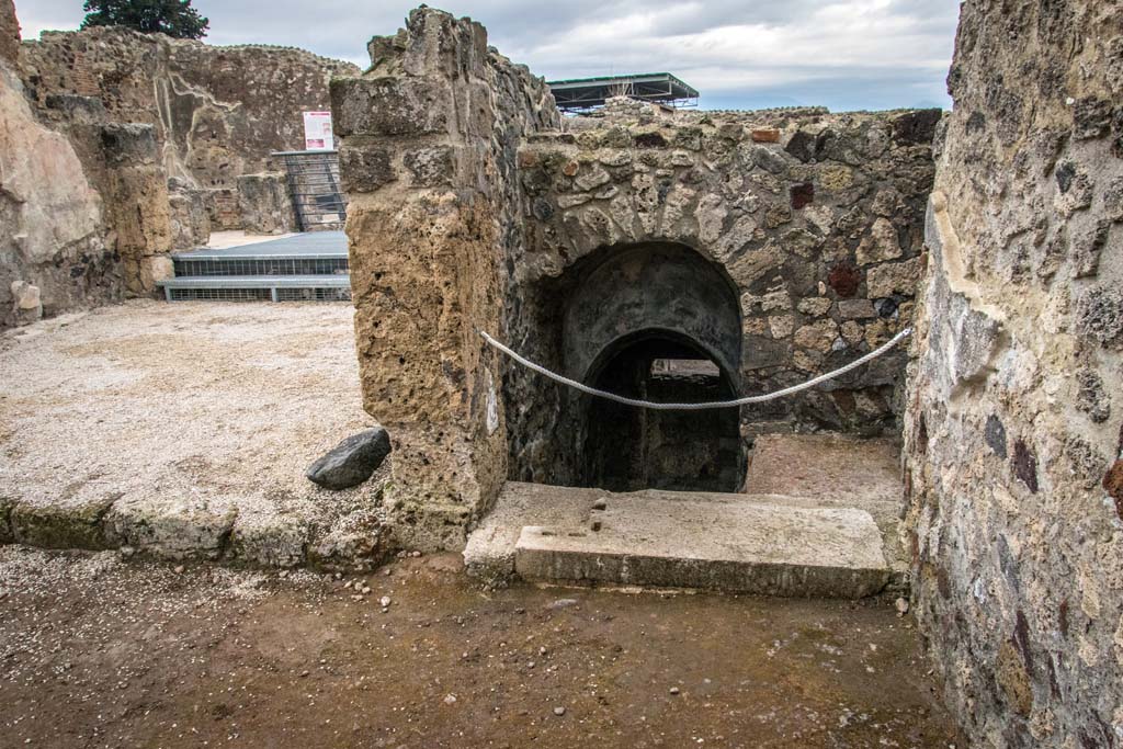 VI.10.7 Pompeii. January 2019. 
Room 12, stairs to lower level and garden, on south side of tablinum, on left. Photo courtesy of Johannes Eber.