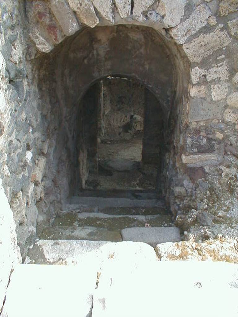 VI.10.7 Pompeii.  September 2004.  Room 12.  Stairs to lower level and garden.