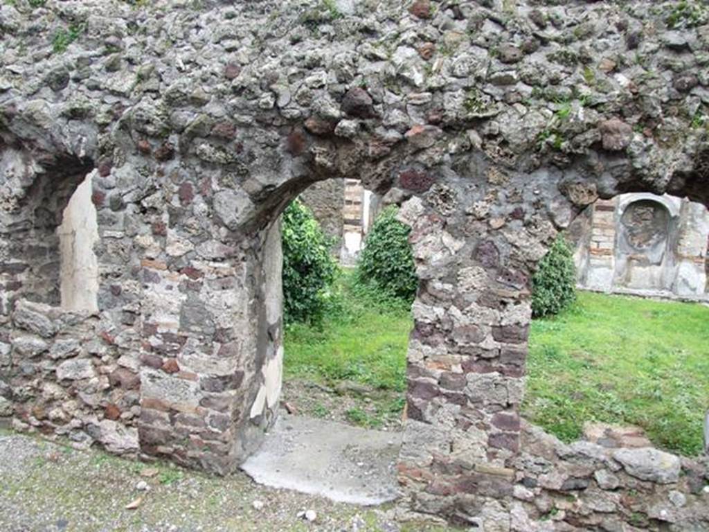 VI.10.7 Pompeii. March 2009. West corridor, with arched doorway leading to north-west corner of garden area.