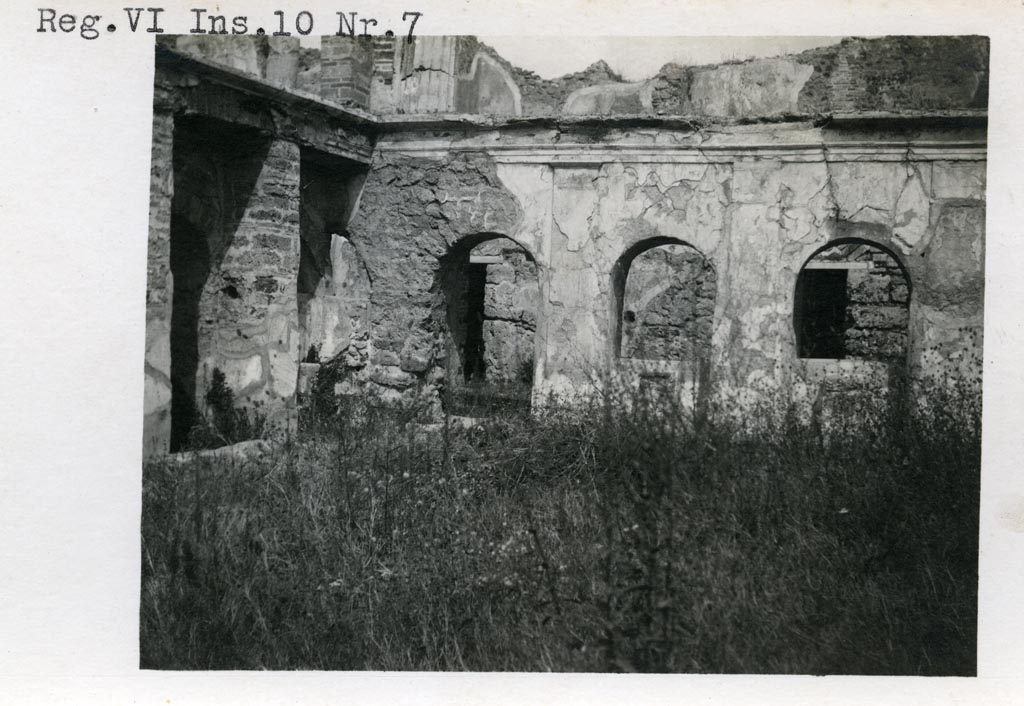 VI.10.7 Pompeii. Pre-1937-1939. Room 15, looking towards the north-west corner of the garden area. 
Photo courtesy of American Academy in Rome, Photographic Archive. Warsher collection no. 398.