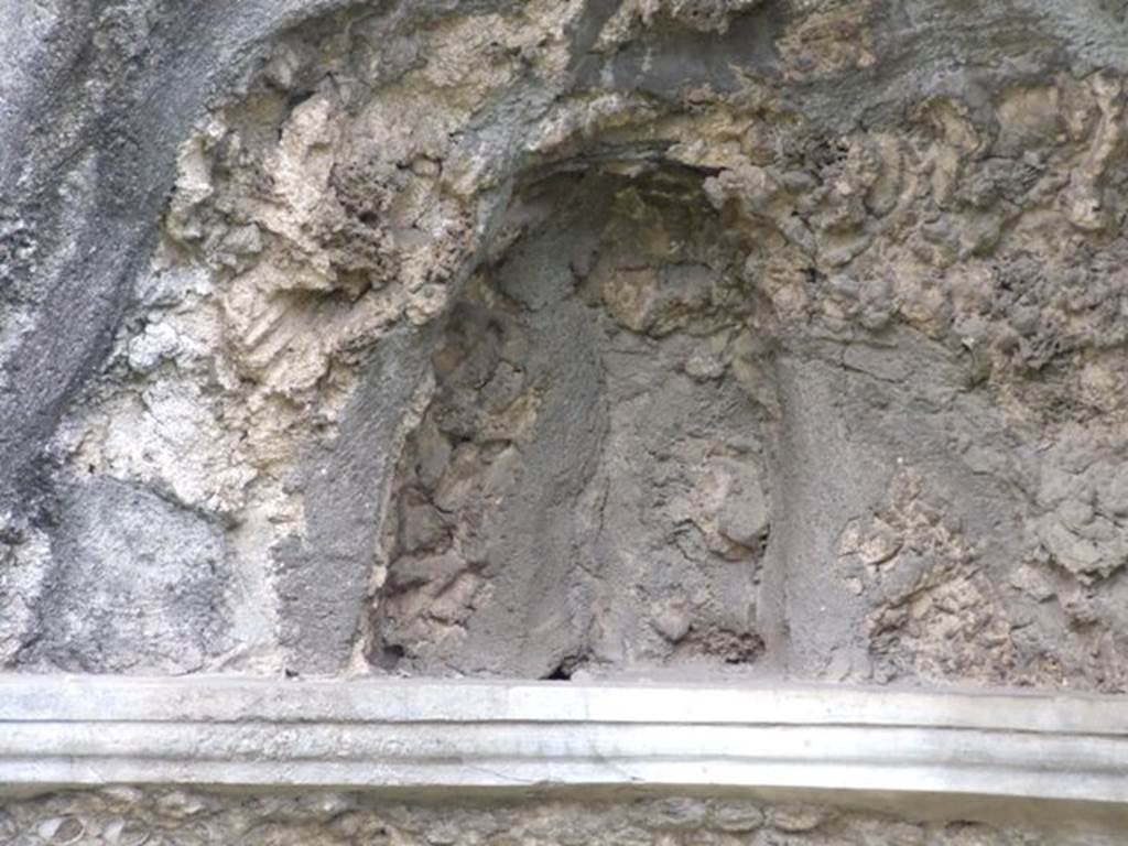 VI.10.7 Pompeii. March 2009. Room 15, south side of garden area. Small niche in rear wall of apsed niche at east end.