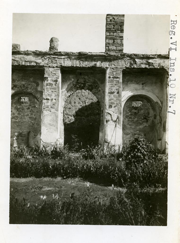 VI.10.7 Pompeii. Pre-1937-39. Looking towards east side of garden.
Photo courtesy of American Academy in Rome, Photographic Archive. Warsher collection no. 1730