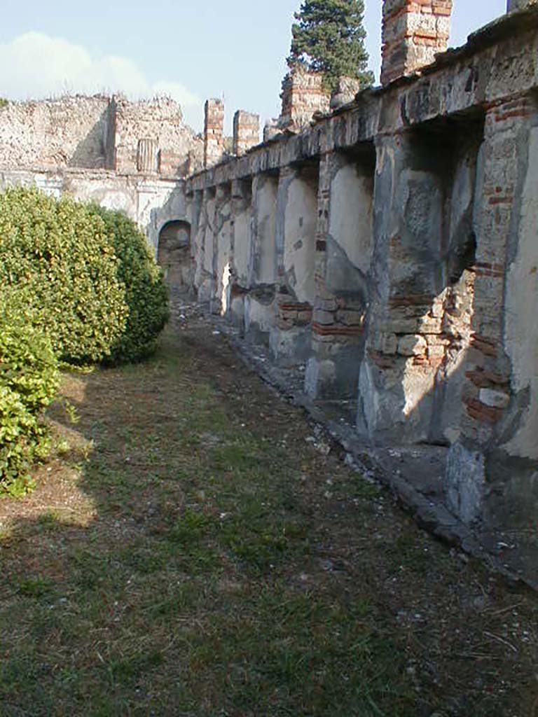 VI.10.7 Pompeii. September 2004. Room 15, east side of garden area. Looking north.