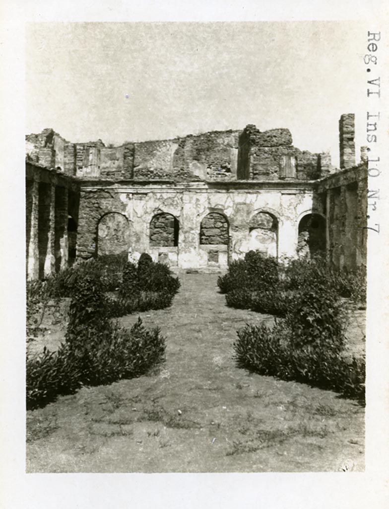 VI.10.7 Pompeii. Pre-1937-39. Room 15, looking north across garden area.
Photo courtesy of American Academy in Rome, Photographic Archive. Warsher collection no. 1779.
