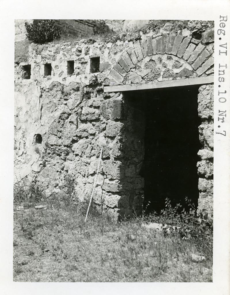 VI.10.7 Pompeii. Pre-1937-39. Room 16, lower-level doorway in north wall, with room 10 on the floor above.  
Photo courtesy of American Academy in Rome, Photographic Archive. Warsher collection no. 1784b.