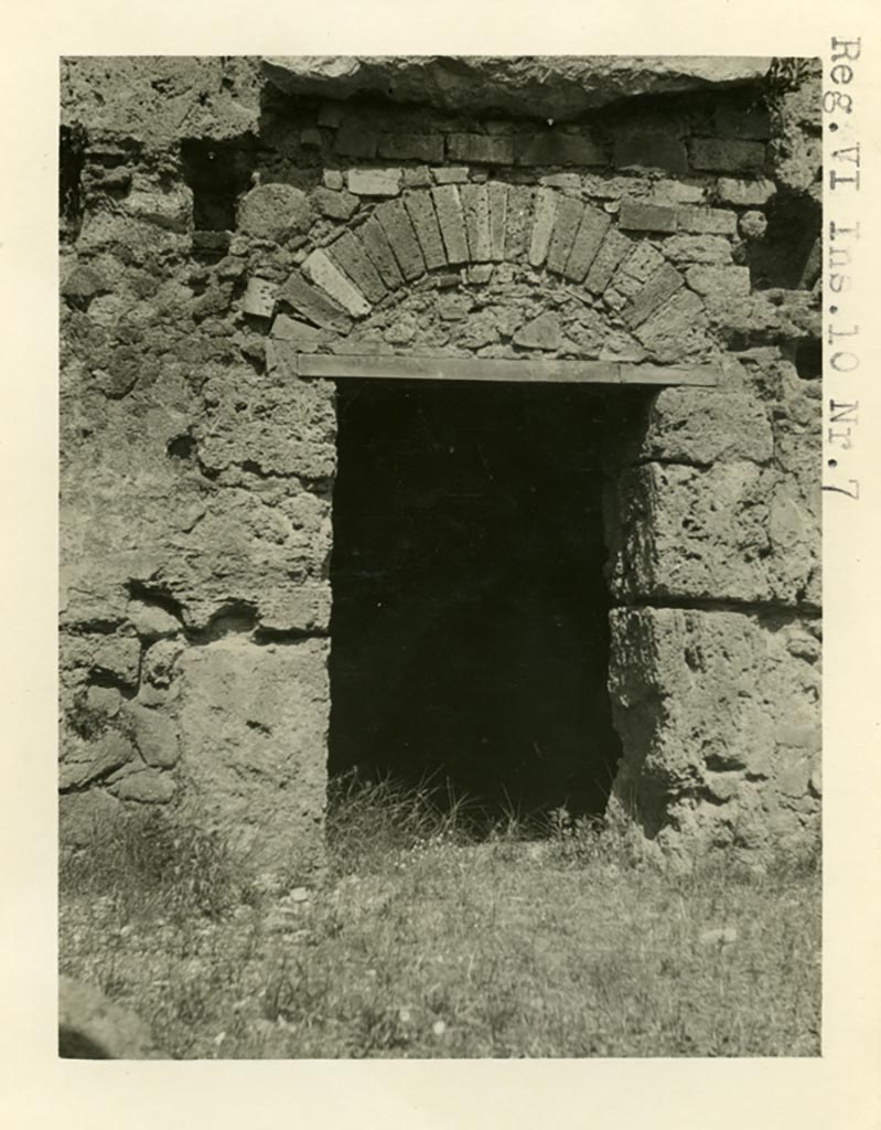 VI.10.7 Pompeii. Pre-1937-39. VI.10.7 Pompeii. March 2009. 
Room 16, lower-level doorway in north wall and upper level door sill to room 9.  
Photo courtesy of American Academy in Rome, Photographic Archive. Warsher collection no. 1783.
