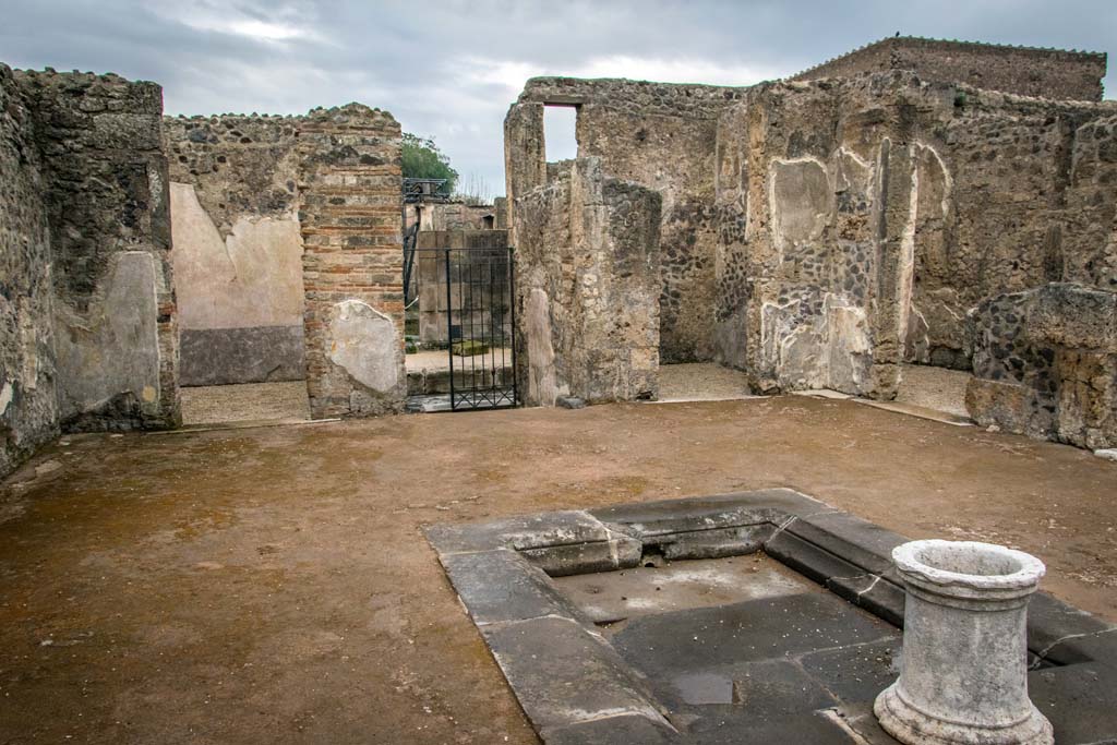 VI.10.7 Pompeii. January 2019. 
Room 1, looking west across atrium towards entrance doorway, in centre. Photo courtesy of Johannes Eber.