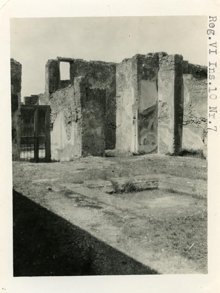 VI.10.7 Pompeii. Pre-1937-39. Room 1, looking north-west across atrium, with entrance doorway, on left.
Photo courtesy of American Academy in Rome, Photographic Archive. Warsher collection no. 1777.