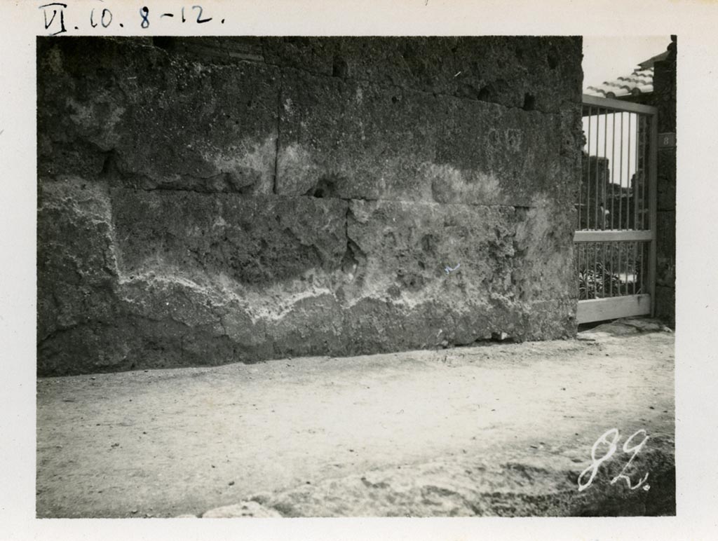 VI.10.8 Pompeii. Pre-1937-1939. Exterior wall on Via di Mercurio, on north side of entrance doorway.
Photo courtesy of American Academy in Rome, Photographic Archive. Warsher collection no. 82.