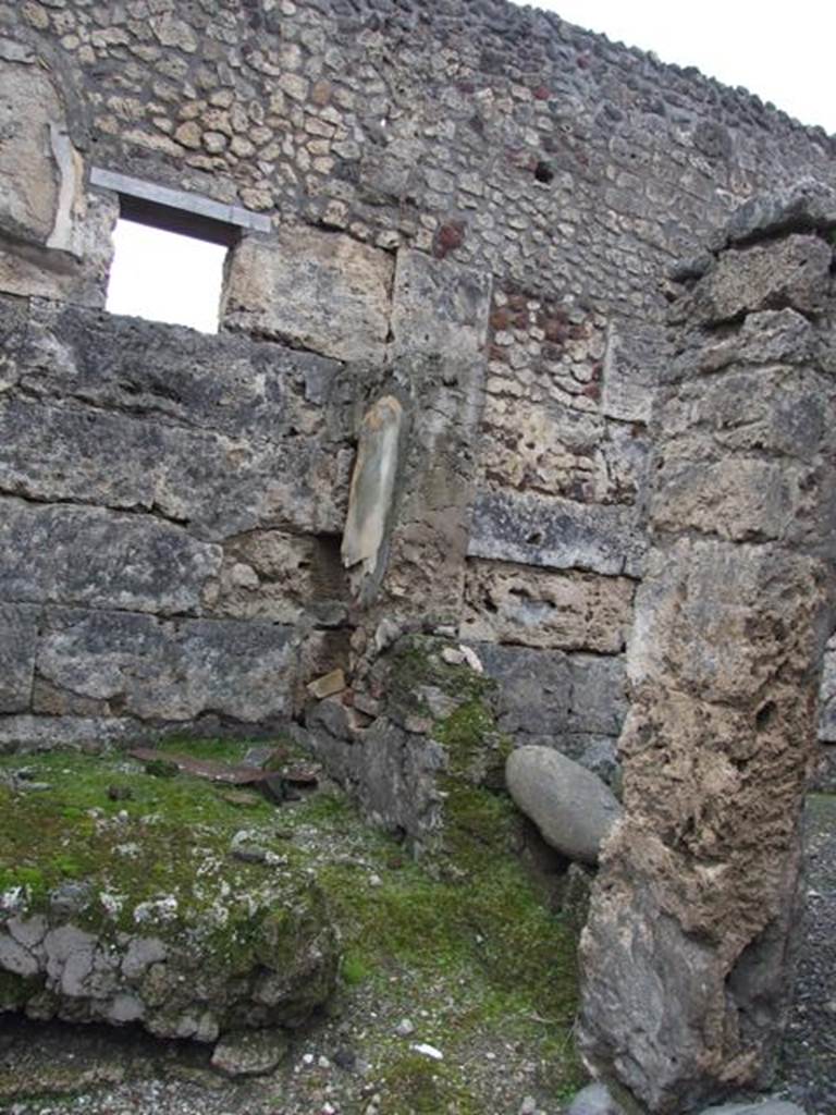 VI.10.11 Pompeii. March 2009. Room 10, remains of north wall of ala on west side of atrium.