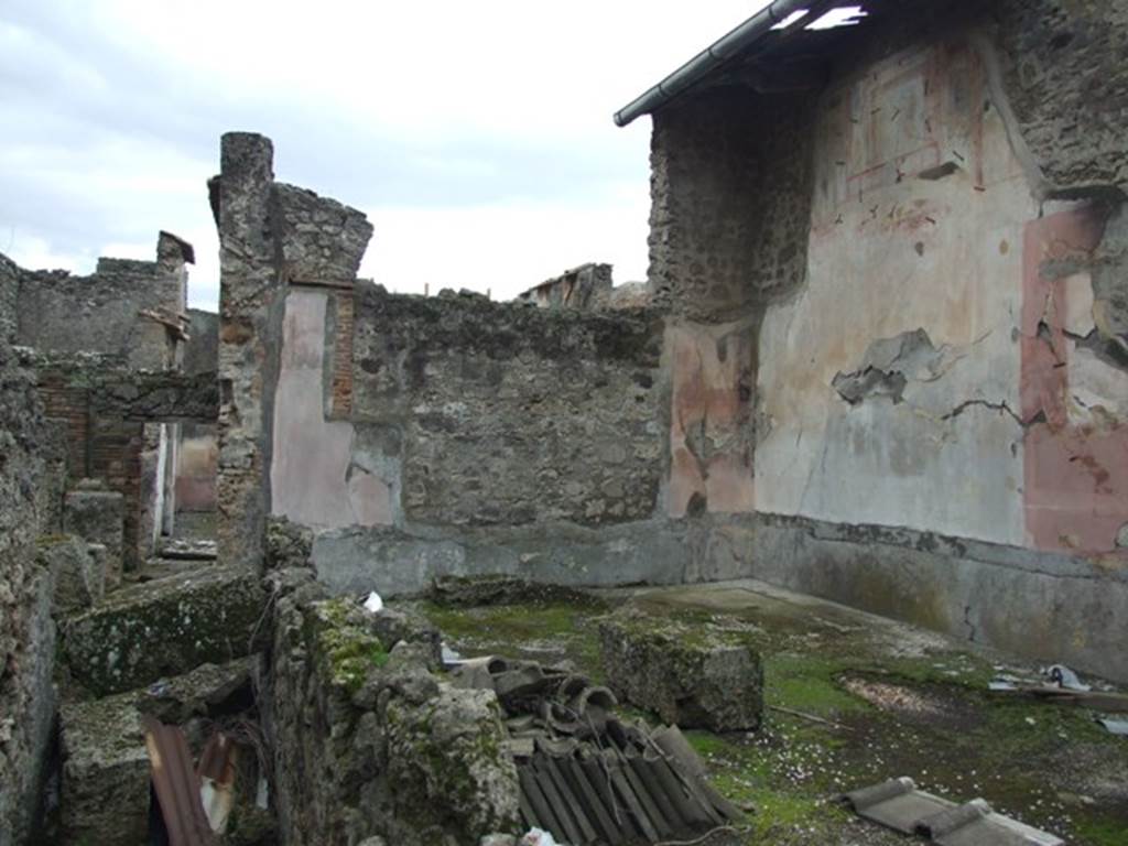 VI.10.11 Pompeii.  March 2009.  Room 15.  Triclinium.  South wall.