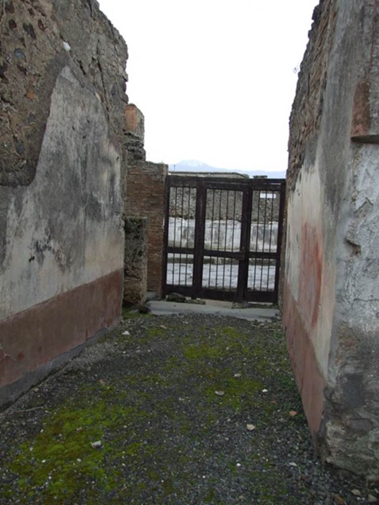 VI.10.11 Pompeii. March 2009. Room 1, entrance fauces, looking south to entrance doorway with lava threshold. According to Breton, the entrance corridor was decorated with paintings of beautiful vases and birds on the walls.
See Breton, Ernest. 1870. Pompeia, Guide de visite a Pompei, 3rd ed. Paris, Guerin.
