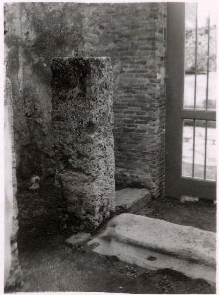 VI.10.11 Pompeii. Pre-1943. Photo by Tatiana Warscher.
Room 1, looking towards east wall of fauces with two small doorways for use when the large door would have been closed.
According to Warscher – this photo showed “The remains of the side door of the house. I have no doubt that there was originally another block above the block and that they formed the door pilaster.” 
See Warscher, T. Codex Topographicus Pompeianus, IX.1. (1943), Swedish Institute, Rome. (no.72c).