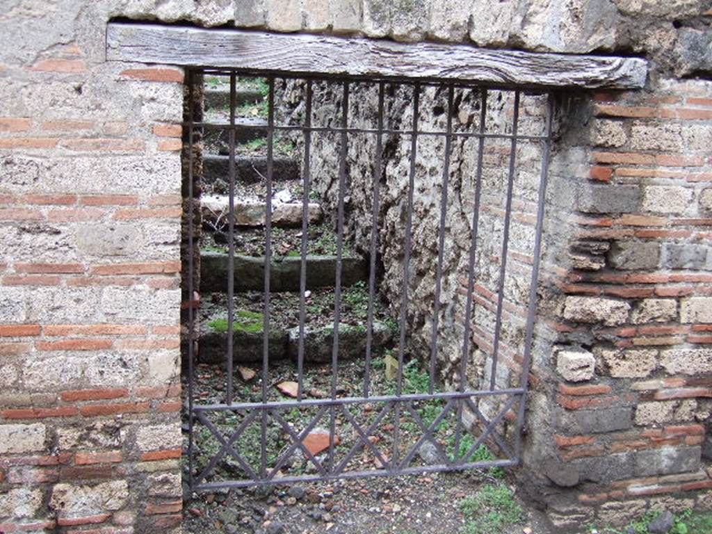 VI.10.17 Pompeii. December 2005. Entrance.