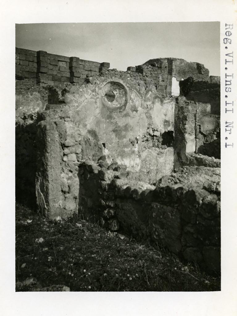 VI.11.3 or 1 Pompeii. Pre-1937-39. Looking towards north wall of large room.
Photo courtesy of American Academy in Rome, Photographic Archive. Warsher collection no. 024.