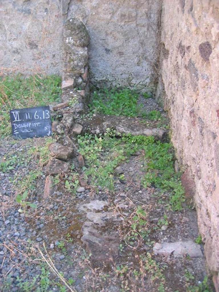 VI.11.6 pompeii. July 2008. Looking south into latrine, on south side (right) of the entrance doorway. Photo courtesy of Barry Hobson.