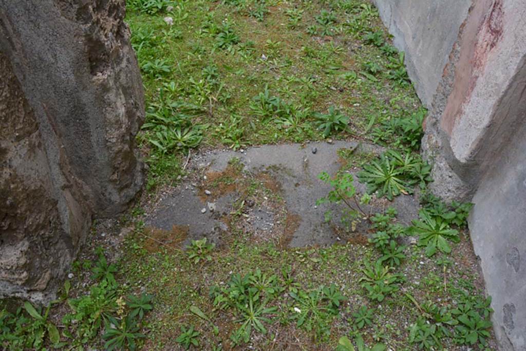 VI.11.9 Pompeii. October 2017. Room 5, threshold or sill of doorway from corridor 4.
Foto Annette Haug, ERC Grant 681269 DÉCOR