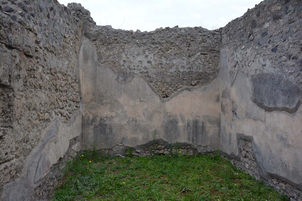VI.11.9 Pompeii. October 2017. Room 5, looking towards north wall, on left, east wall, in centre, south wall, on right.
Foto Annette Haug, ERC Grant 681269 DÉCOR