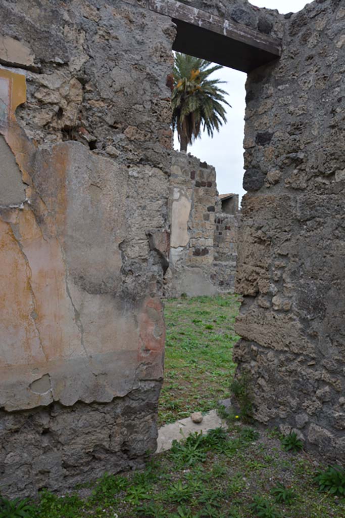VI.11.9 Pompeii. October 2017. Room 6, north wall at east end with small doorway to west ala 7.
Foto Annette Haug, ERC Grant 681269 DÉCOR